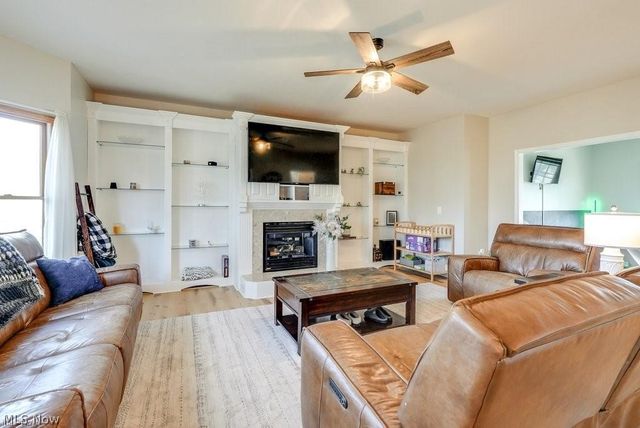 1467 Summer Wood Lane, Uniontown, OH 44685