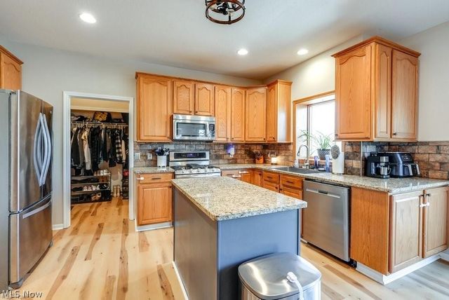 1467 Summer Wood Lane, Uniontown, OH 44685