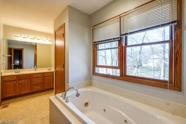 1467 Summer Wood Lane, Uniontown, OH 44685
