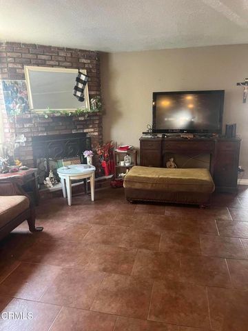 211 Featherstone Street, Oxnard, CA 93030