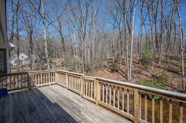 226 Amesbury Road, Kensington, NH 03833