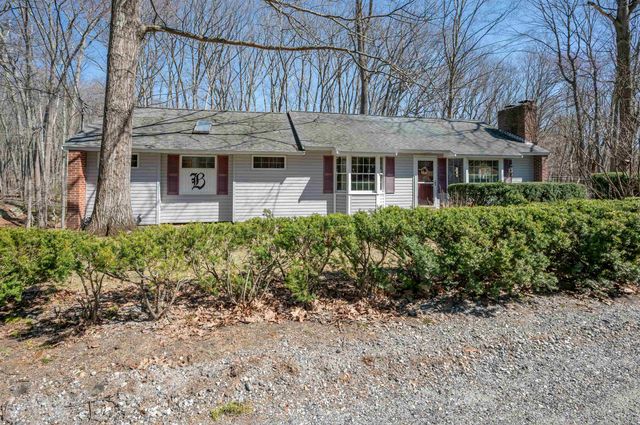 226 Amesbury Road, Kensington, NH 03833
