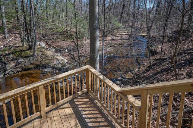 226 Amesbury Road, Kensington, NH 03833