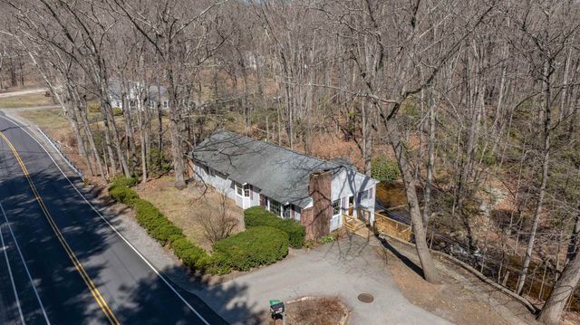 226 Amesbury Road, Kensington, NH 03833
