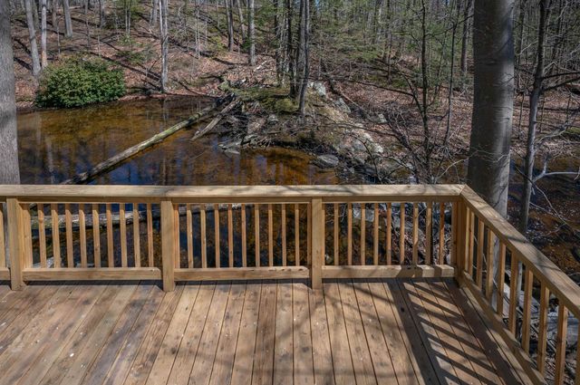 226 Amesbury Road, Kensington, NH 03833