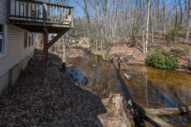 226 Amesbury Road, Kensington, NH 03833