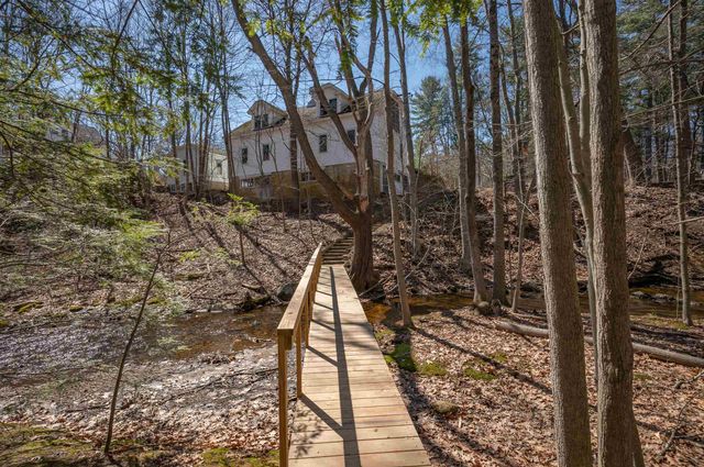 226 Amesbury Road, Kensington, NH 03833