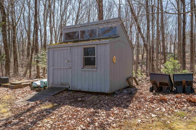 226 Amesbury Road, Kensington, NH 03833