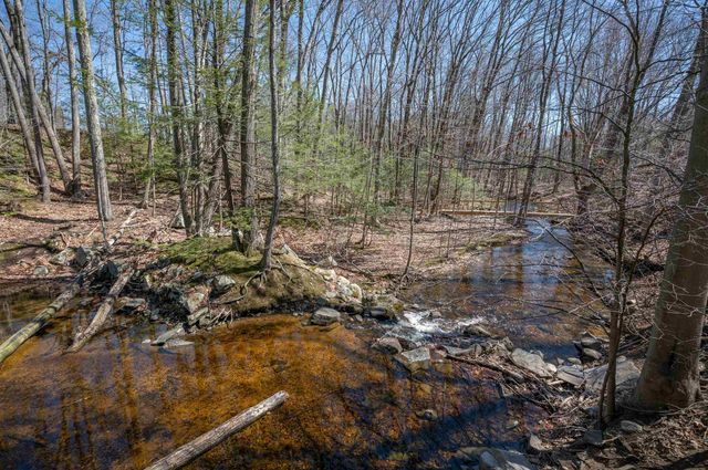 226 Amesbury Road, Kensington, NH 03833