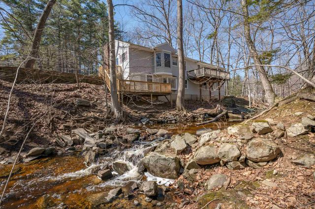 226 Amesbury Road, Kensington, NH 03833