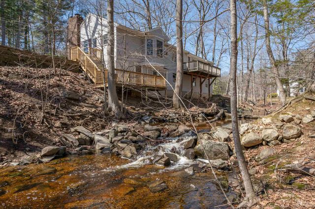 226 Amesbury Road, Kensington, NH 03833
