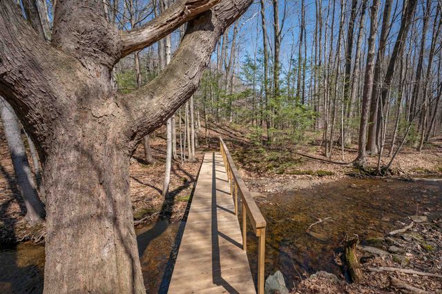 226 Amesbury Road, Kensington, NH 03833
