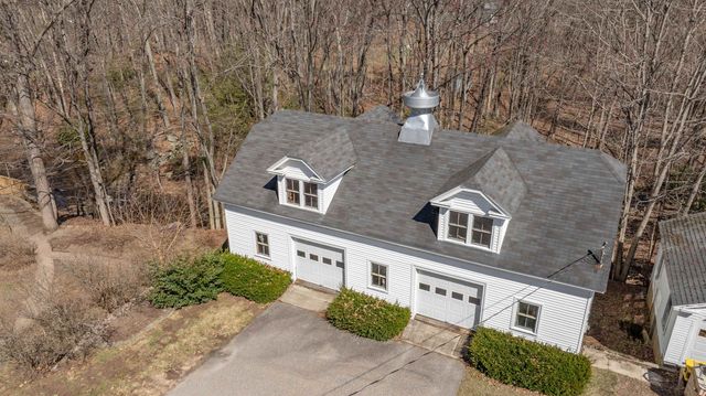 226 Amesbury Road, Kensington, NH 03833