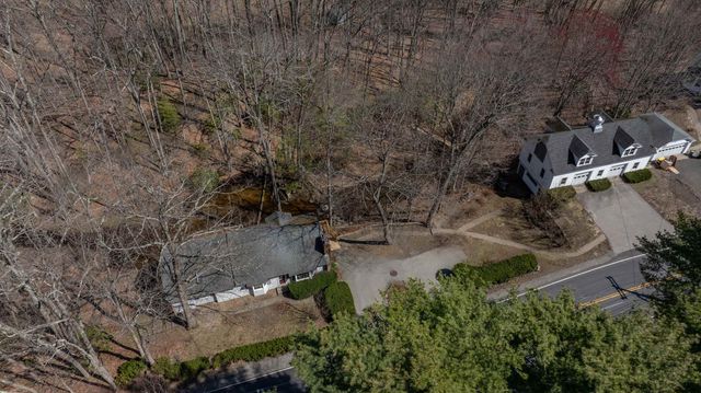 226 Amesbury Road, Kensington, NH 03833