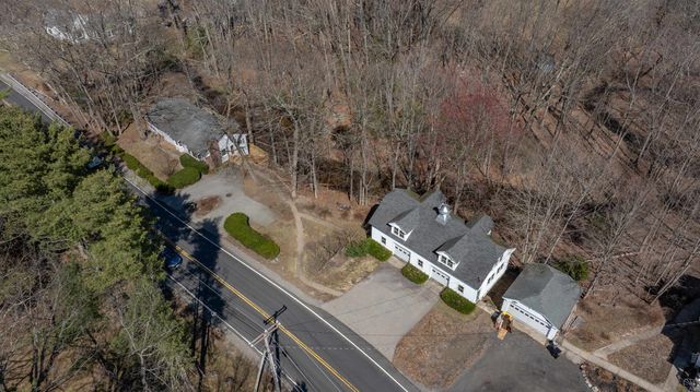 226 Amesbury Road, Kensington, NH 03833