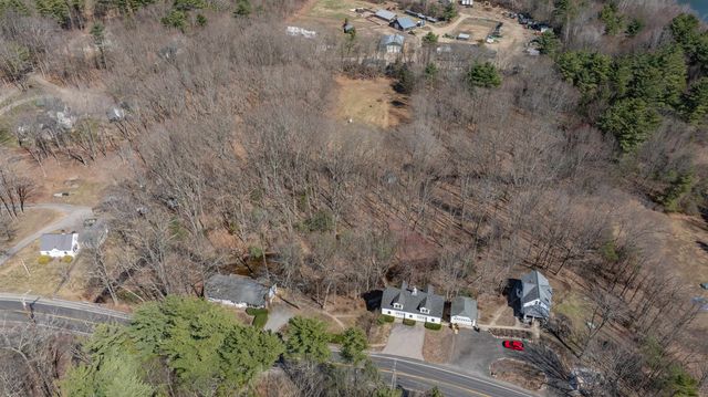 226 Amesbury Road, Kensington, NH 03833