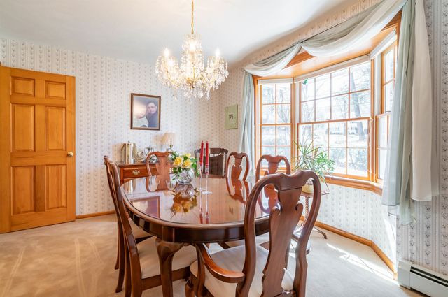 226 Amesbury Road, Kensington, NH 03833