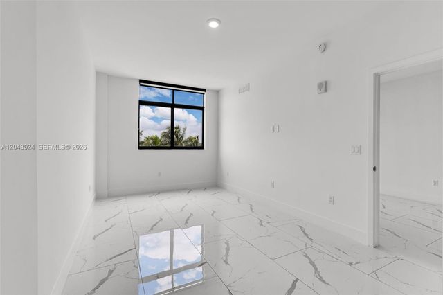 1 Curtiss Pkwy 301, Miami Springs, FL 33166