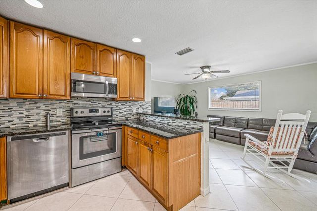 1242 Wyndcliff Drive, Wellington, FL 33414