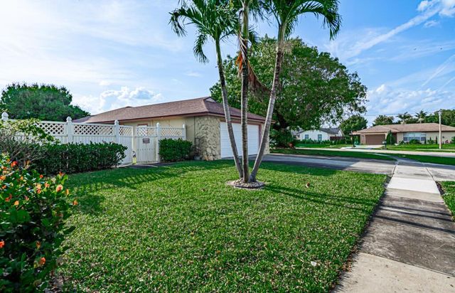 1242 Wyndcliff Drive, Wellington, FL 33414