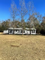 609 Bartlett Loop, Headland, AL 36345