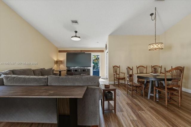 12640 SW 7th Pl, Davie, FL 33325