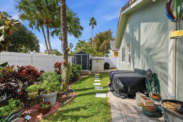 12640 SW 7th Pl, Davie, FL 33325