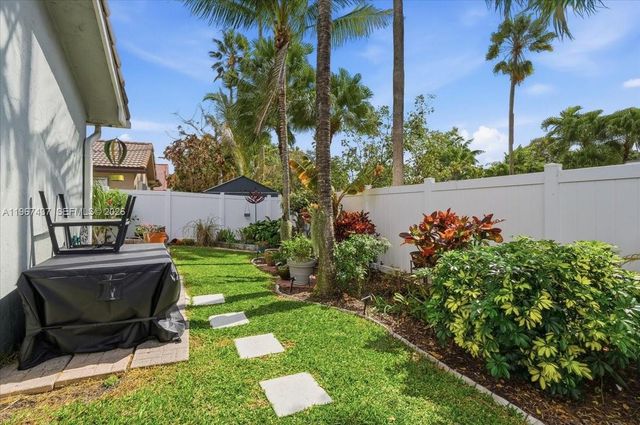 12640 SW 7th Pl, Davie, FL 33325