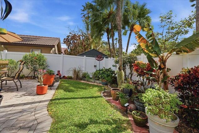 12640 SW 7th Pl, Davie, FL 33325