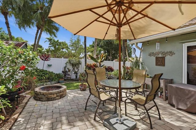 12640 SW 7th Pl, Davie, FL 33325