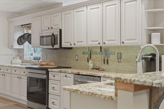 12640 SW 7th Pl, Davie, FL 33325