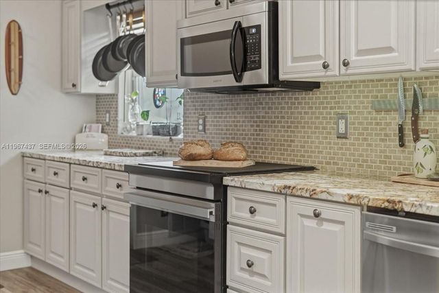 12640 SW 7th Pl, Davie, FL 33325