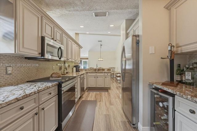 12640 SW 7th Pl, Davie, FL 33325