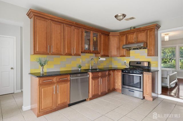 20 Franklin Drive, Plainsboro, NJ 08536