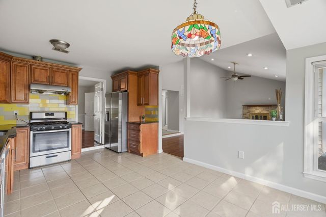 20 Franklin Drive, Plainsboro, NJ 08536