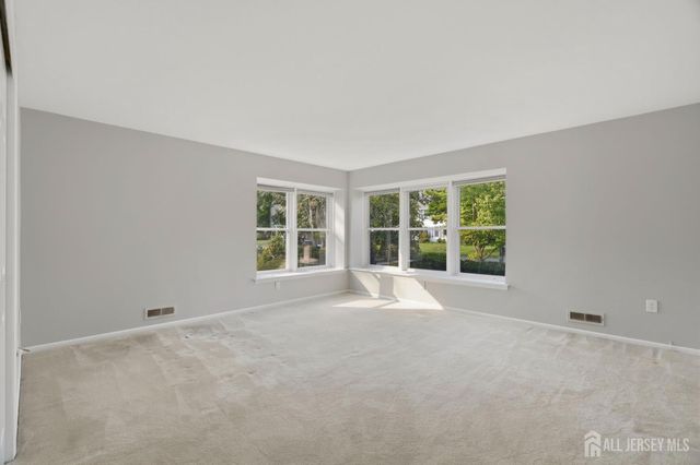 20 Franklin Drive, Plainsboro, NJ 08536
