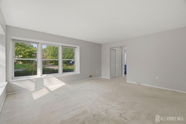 20 Franklin Drive, Plainsboro, NJ 08536