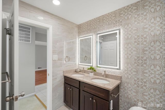 20 Franklin Drive, Plainsboro, NJ 08536