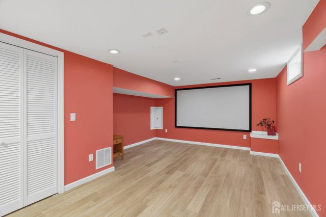 20 Franklin Drive, Plainsboro, NJ 08536