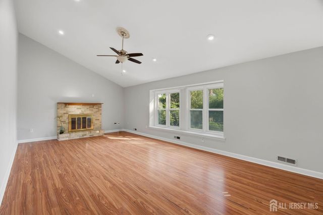 20 Franklin Drive, Plainsboro, NJ 08536