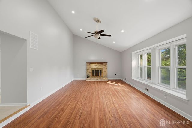 20 Franklin Drive, Plainsboro, NJ 08536