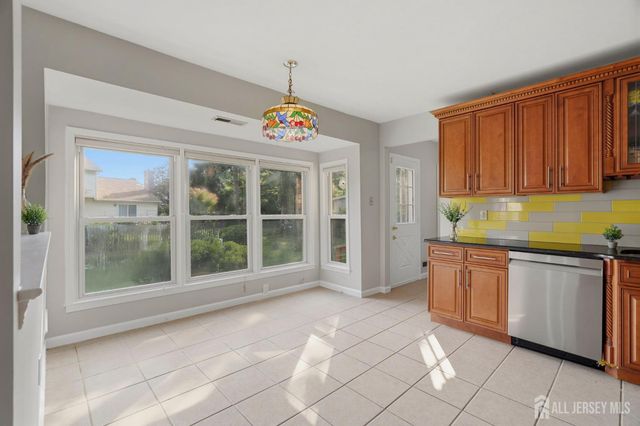 20 Franklin Drive, Plainsboro, NJ 08536