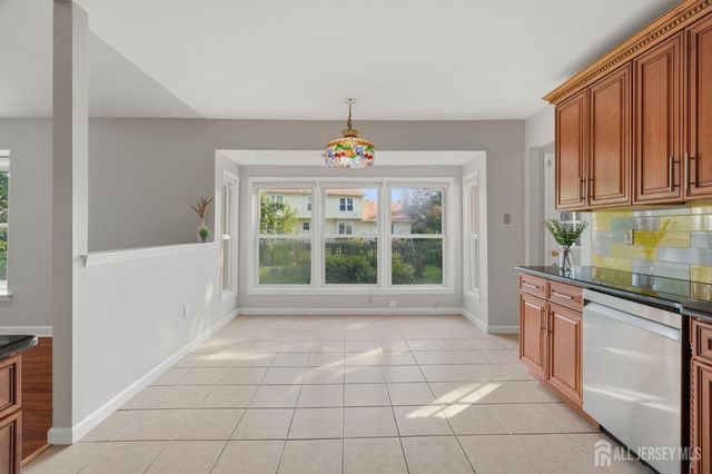 20 Franklin Drive, Plainsboro, NJ 08536