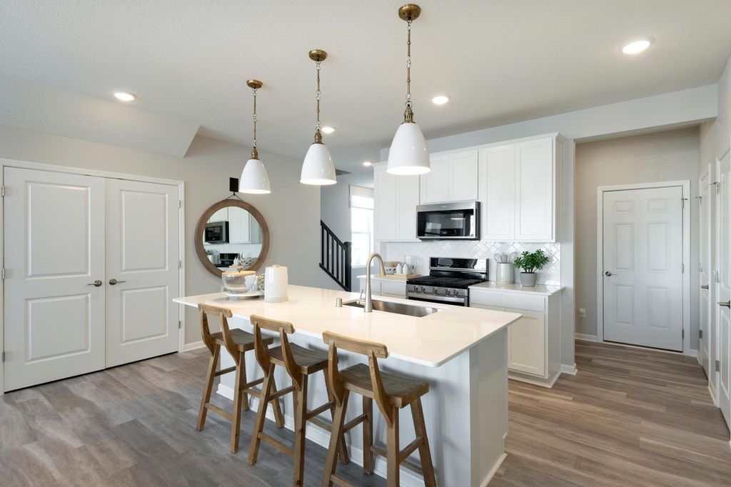 4787 AirLake Drive, Woodbury, MN 55129