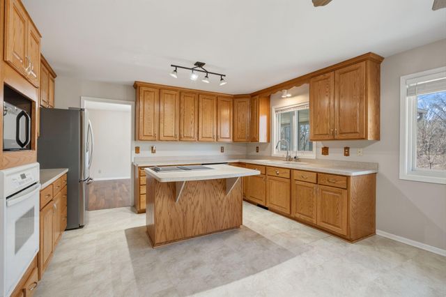 2063 Parkway Drive, North Saint Paul, MN 55109