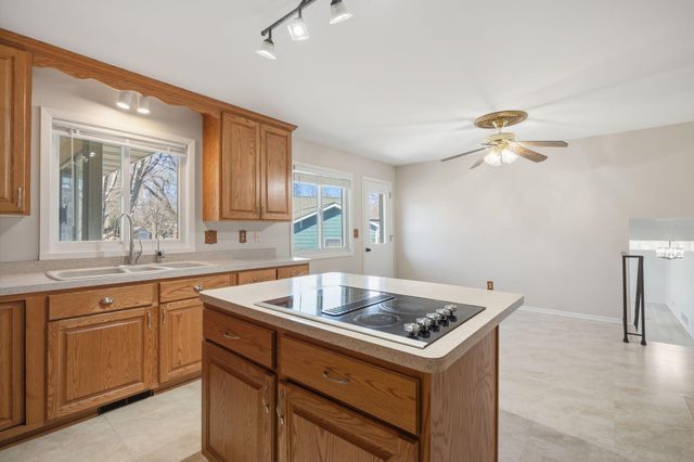 2063 Parkway Drive, North Saint Paul, MN 55109