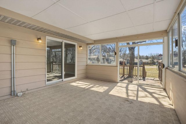 2063 Parkway Drive, North Saint Paul, MN 55109