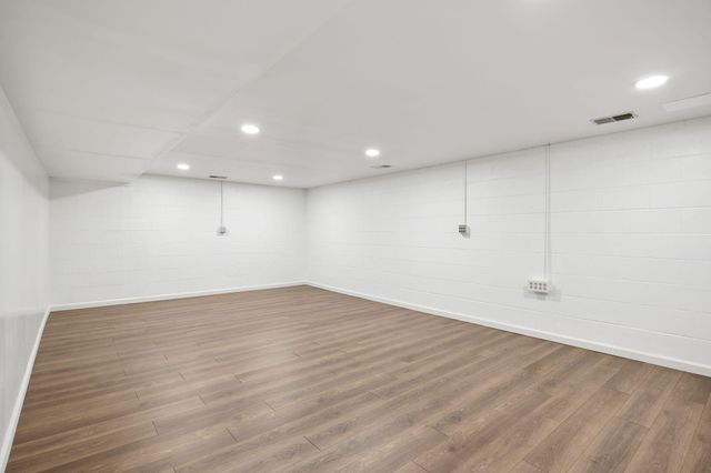 2063 Parkway Drive, North Saint Paul, MN 55109