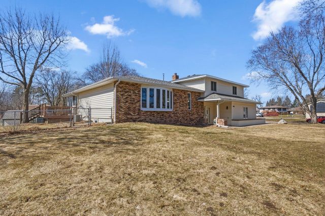 2063 Parkway Drive, North Saint Paul, MN 55109