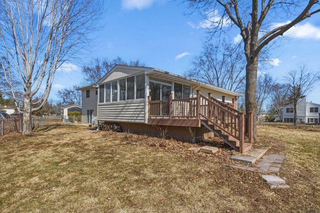 2063 Parkway Drive, North Saint Paul, MN 55109